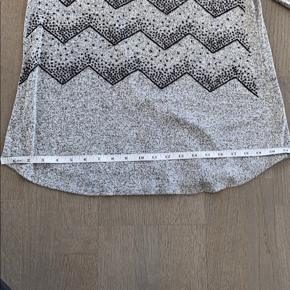 3/$30 half sleeve soft knit top. - Picture 3 of 6